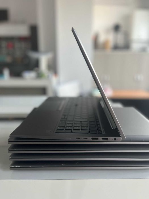 HP ZBook Firefly 15 G7 i7-10810u-16Gb ram-512Gb Ssd-Wwan-NVidia P520