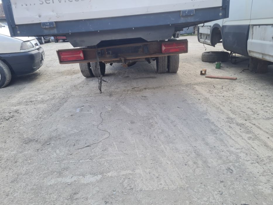 Dezmembrez Iveco Daily 2.8 diesel