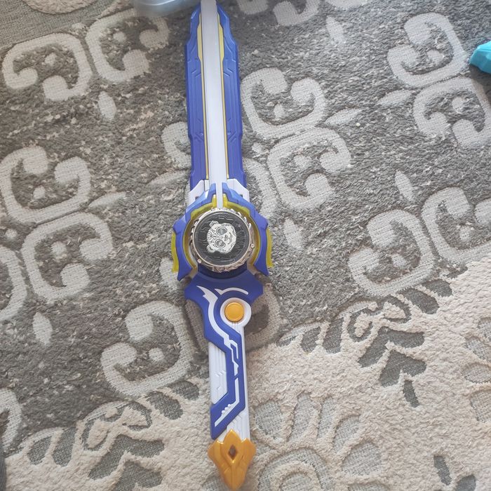 Продаются б/у игрушки инфинити надо