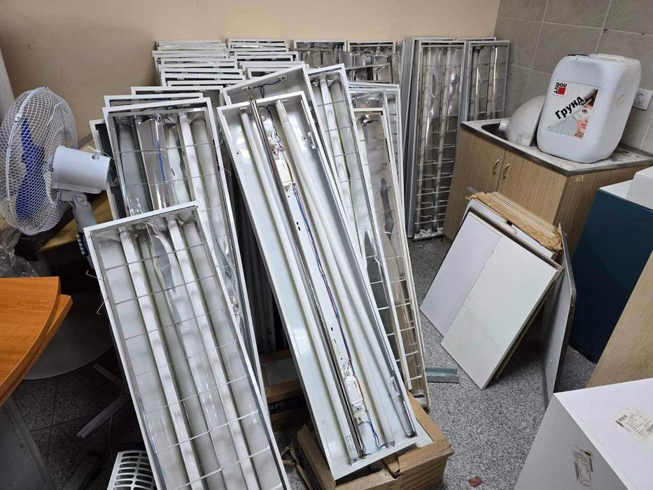 Техническо флуоресцентно осветително тяло