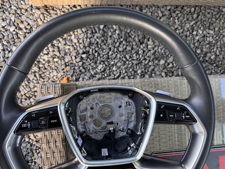 Продавам волани за Ауди А6/А7/А8 C8/4G