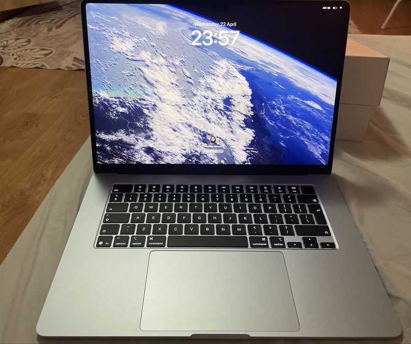 Продавам MacBook Air 15” с M4 чип - чисто нов!