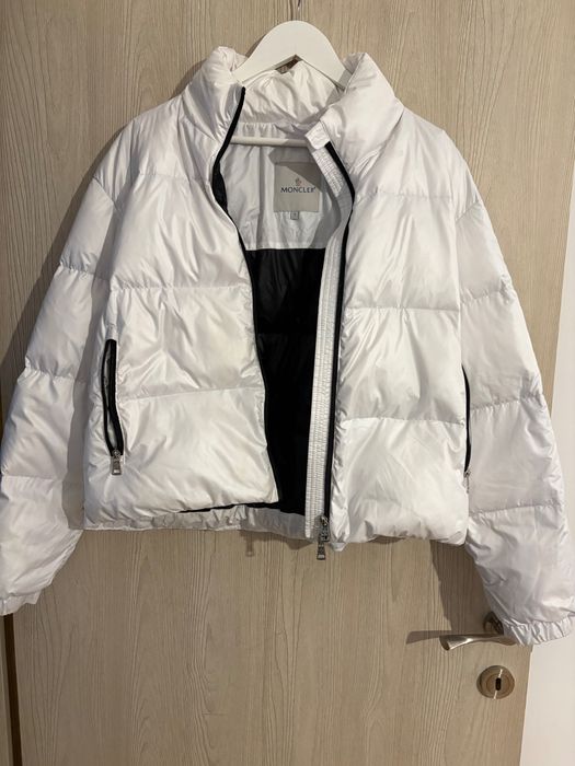 Бяло зимно яке Moncler