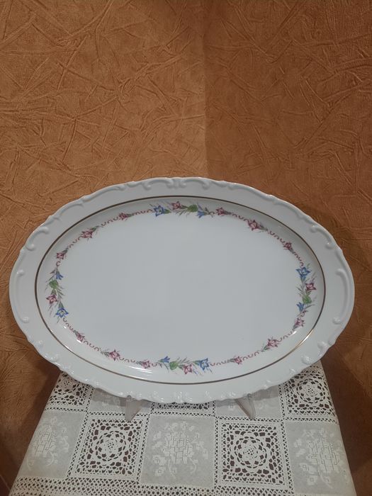 Старая "Каhla"  красивое, сервировочное, овальное блюдо (38×27см).
Без