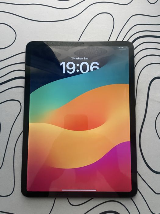 Продавам iPad Pro 2 11.0" (2020) 2nd Gen Wifi