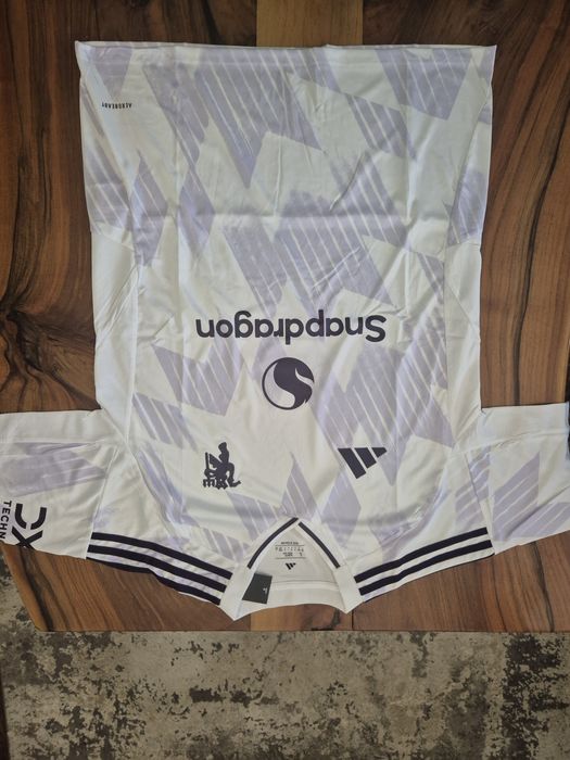 Новите тениски на Манчестър Юнайтед