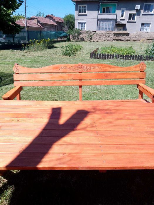 Маса и пейки за барбекю,навес,градина