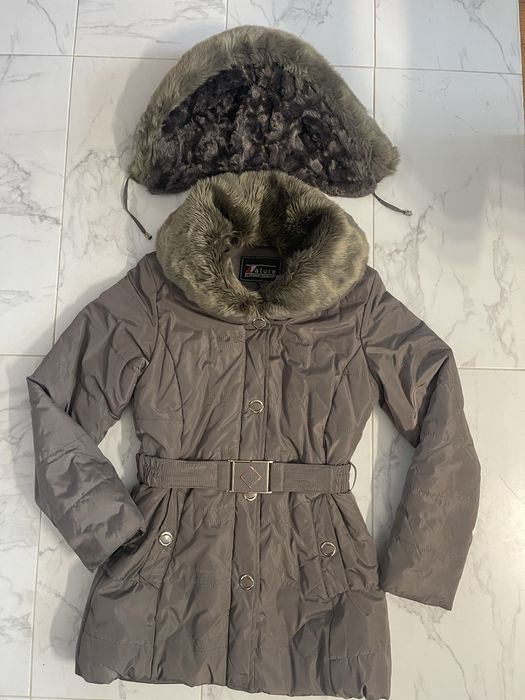 Дамско зимно яке с колан и голяма пухкава качулка