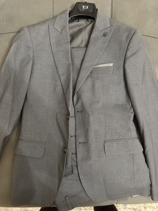 Продам костюм и нвп форму