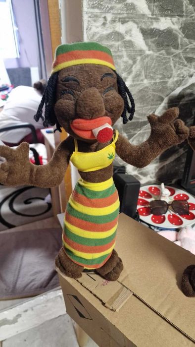 Jucari din plush jamaicani Rasta man danseaza din buric