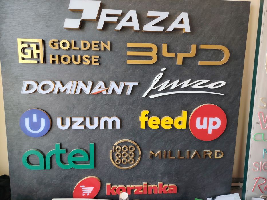 Ushbu tablichka zamonaviy interyer bilan mukammal uyg‘unlashadi. Krist