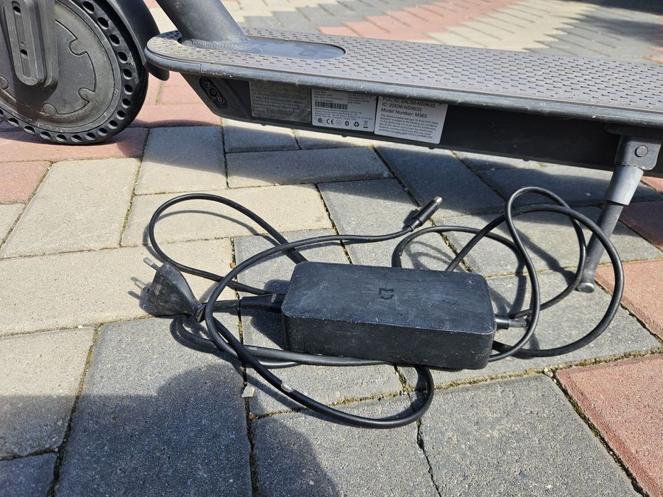 Vând trotineta electrica