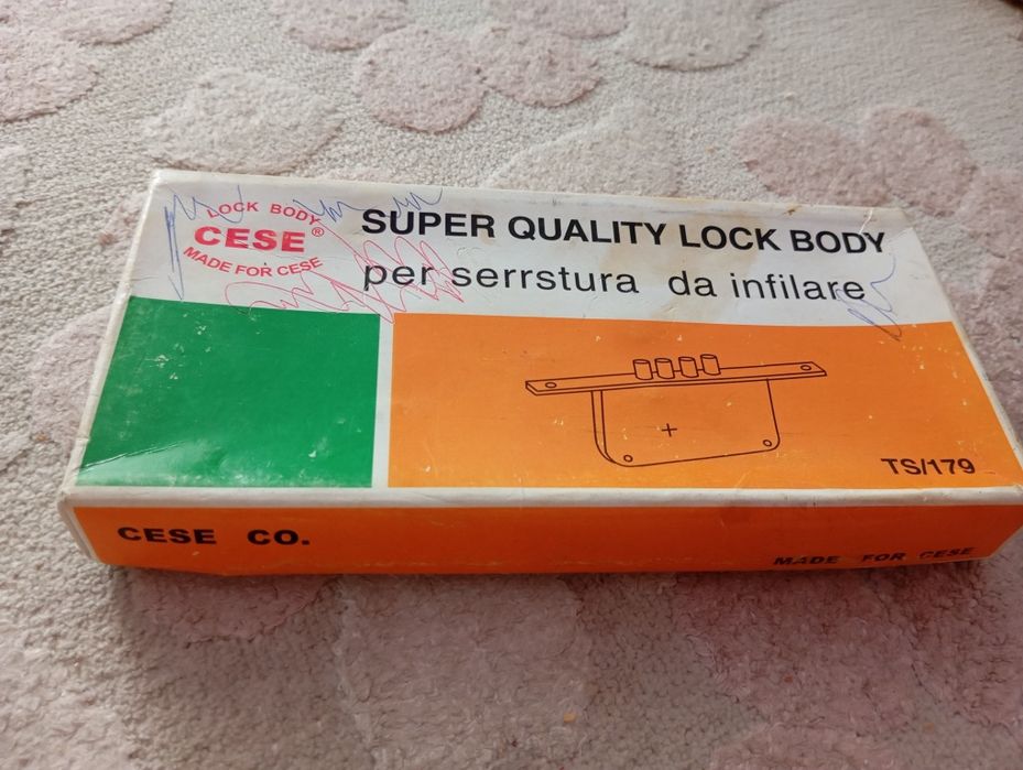 Продам замок новый