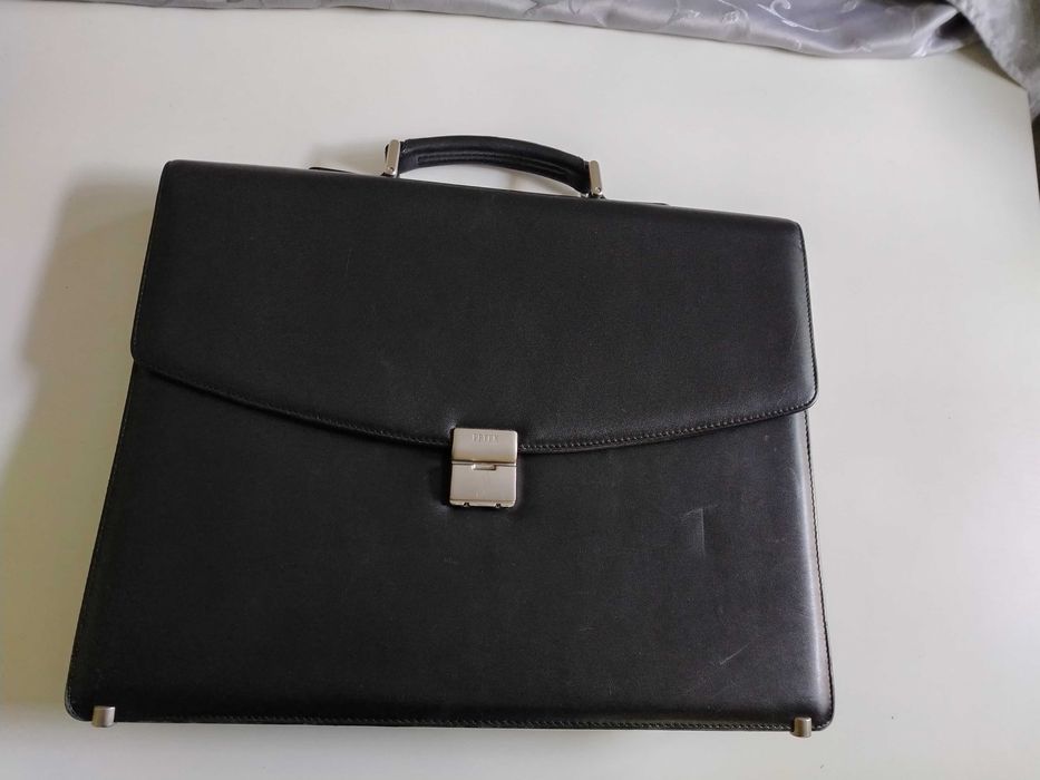 Продавам чудесна бизнес чанта от естествена кожа Petek 1855