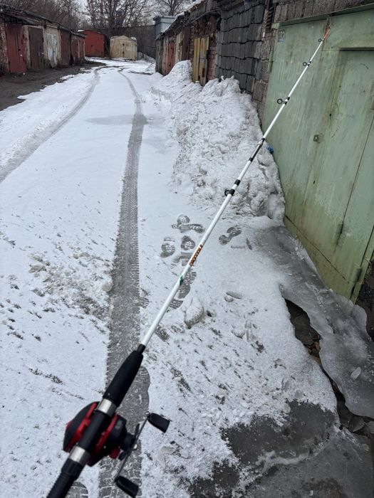 Продам удилище с катушкой.