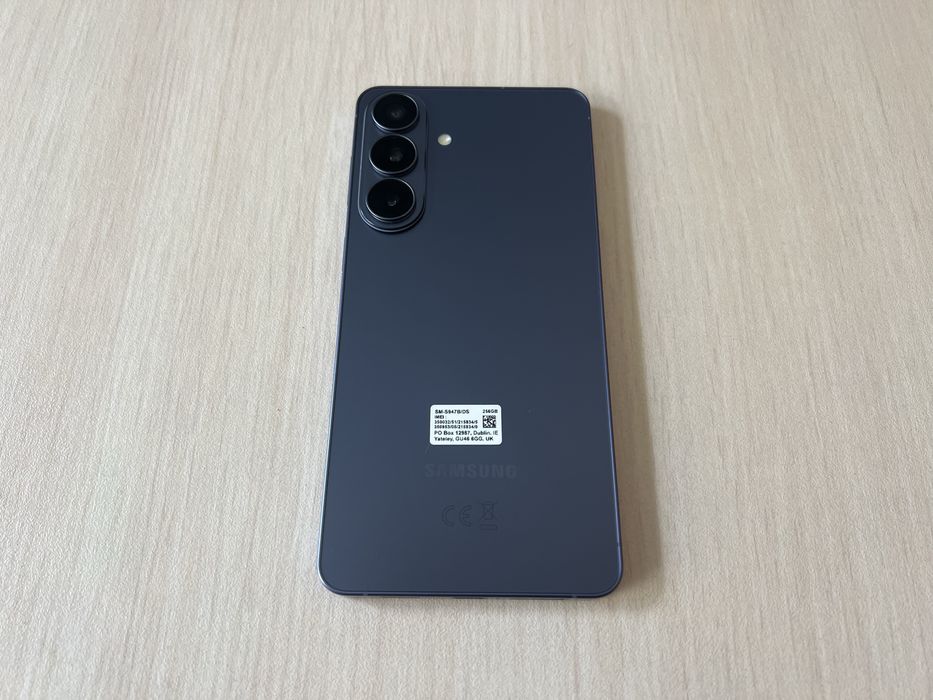 Продавам Samsung Galaxy S26+ 256/12GB-НОВ