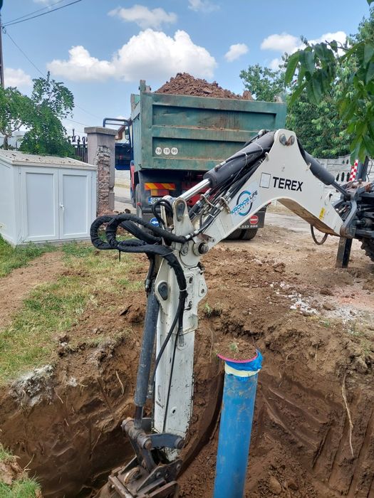 Închiriez buldoexcavator