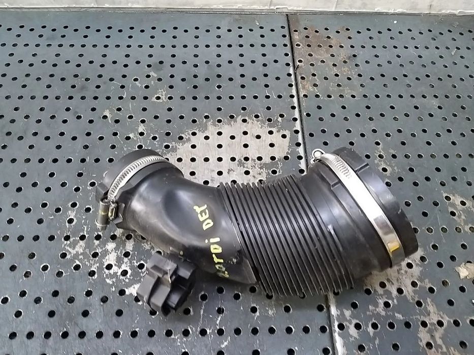 Furtun tub aer 2.0 tdi audi a4 b9 8w 04l129661b