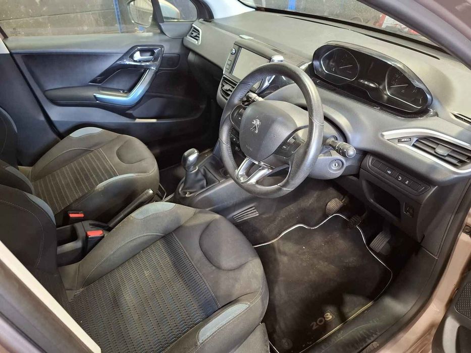 Usa Spate Dreapta Peugeot 208 2012 Hatchback Bej