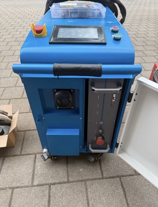 Лазерен заваръчен апарат за заваряване, рязане и почистване. Мобилен.