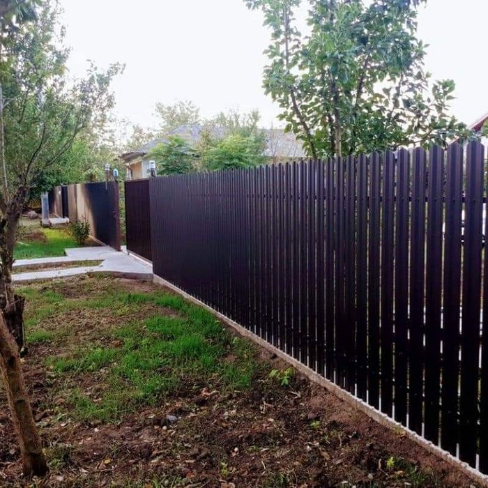 Garduri din sipca metalica, panouri stil jaluzele, tabla, plasa si BCA