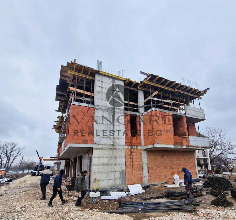 Продава се Тристаен апартамент в Пловдив, Прослав - 103 кв.м за 1020 €/кв.м - Снимка #1