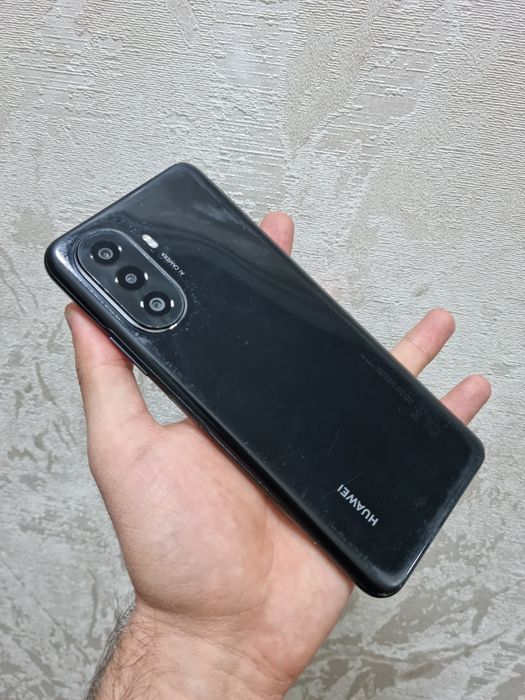 Продаю телефон Huawei Nova Y 70, память 4/64 Гб, в хорошем состоянии!