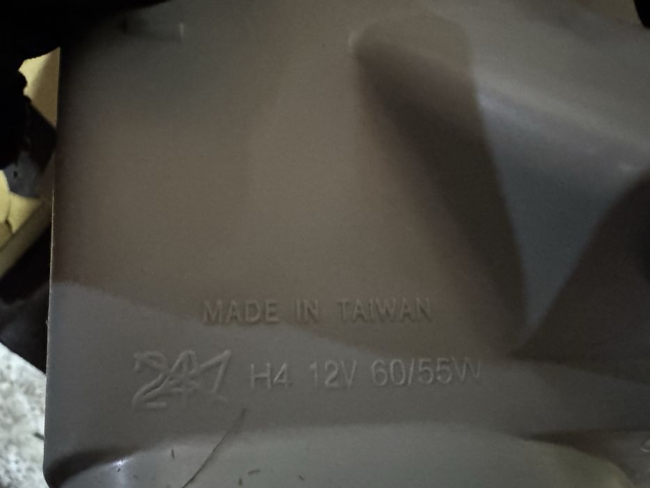 Фары на Mitsubishi Carisma