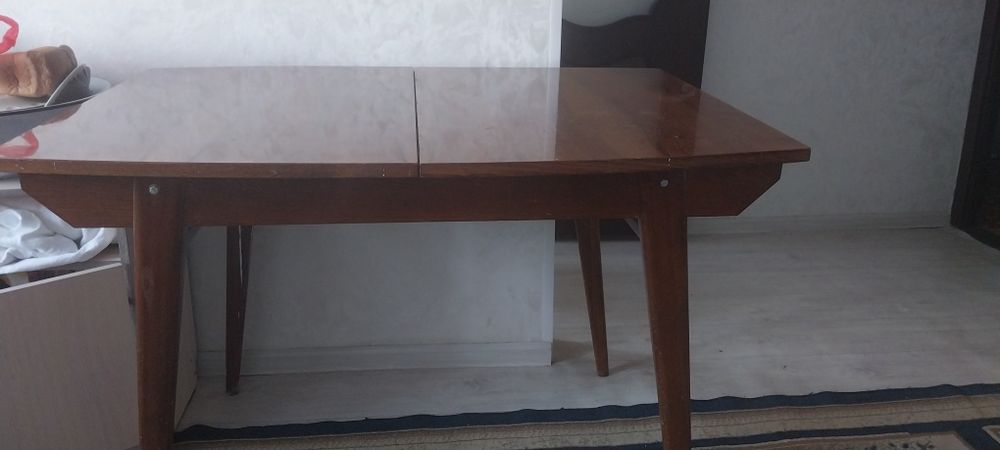 Продам стол  хороший  качественный