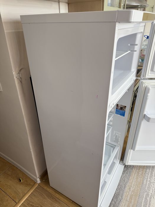 Продам холодильник Indesit ST 14510