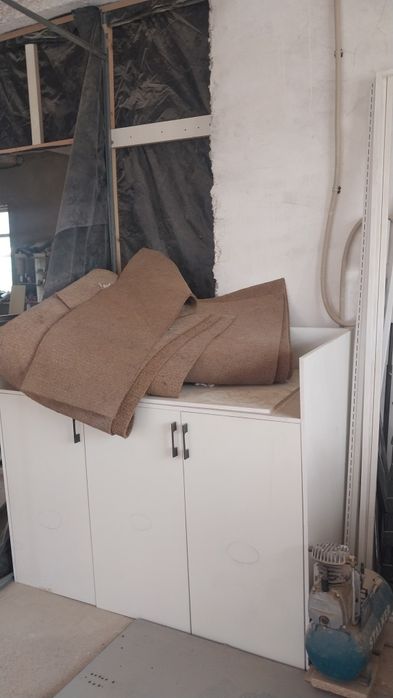 Стол с шкафчиками,универсальный.