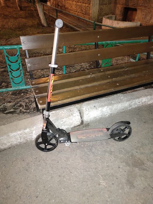 Самокат детский, в отличном состоянии