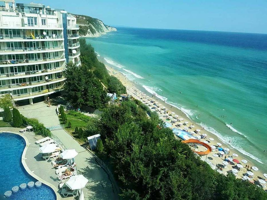 Двустаен апартамент в к-с Silver Beach-град Бяла! Първа линия море!