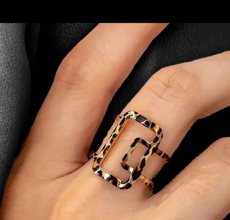 Всё новое, кольцо и тд, можно на подарок