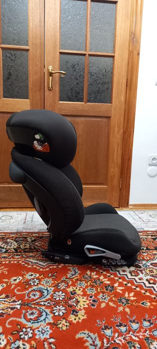 Автомобильное детское кресло