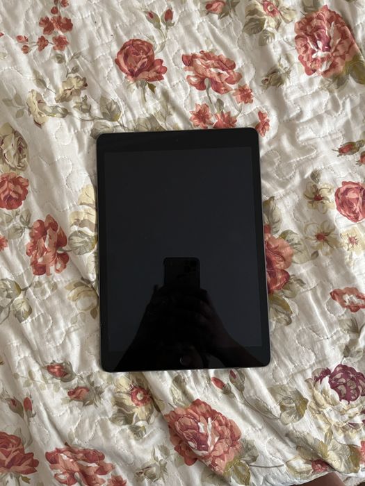 продаю ipad 9 64 гб тёмно серого цвета