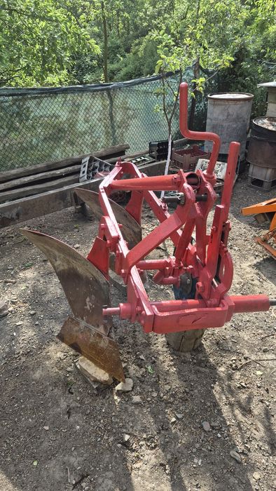 Vand plug tractor cu 2 trupite