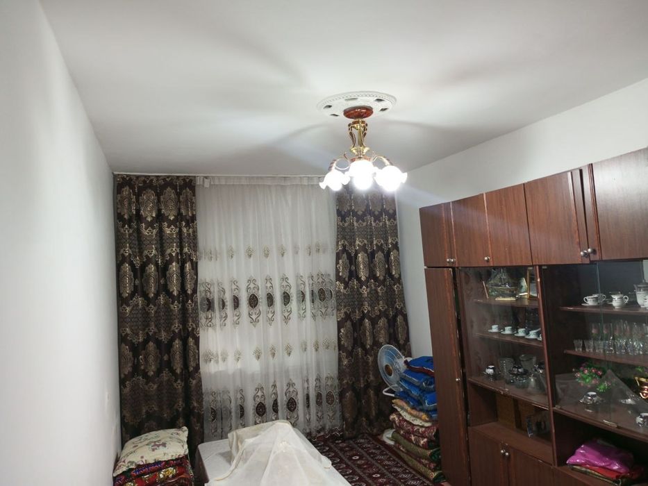 Шарк 1 да 4 хонали кв сотилади.