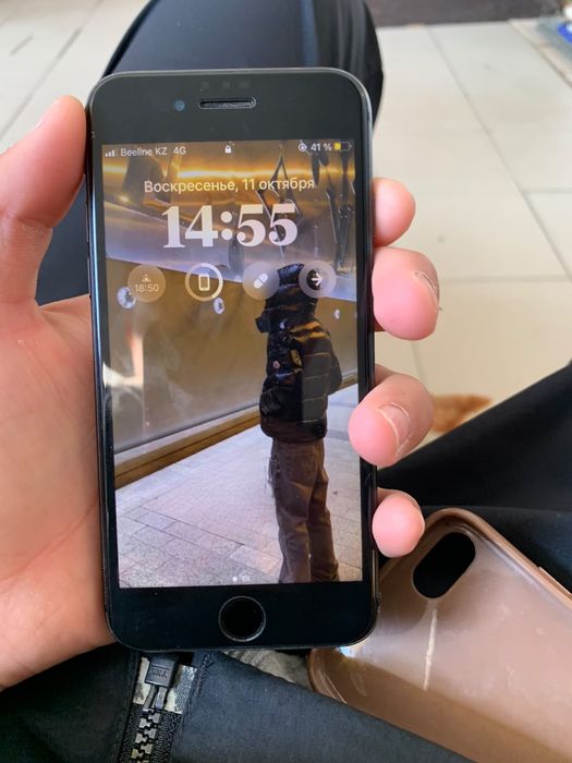 продам айфон 8 64гб
