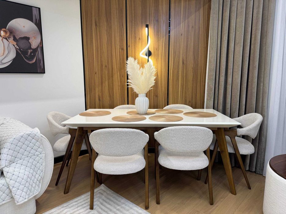 Продам обеденный стол со стульями (комплект)