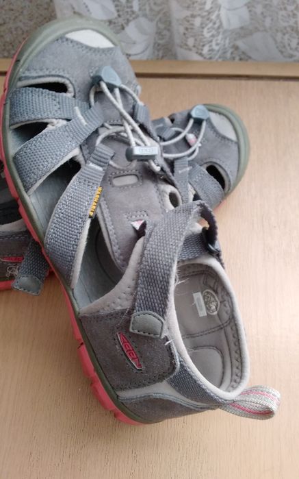 Лот от сандали и  бели обувки