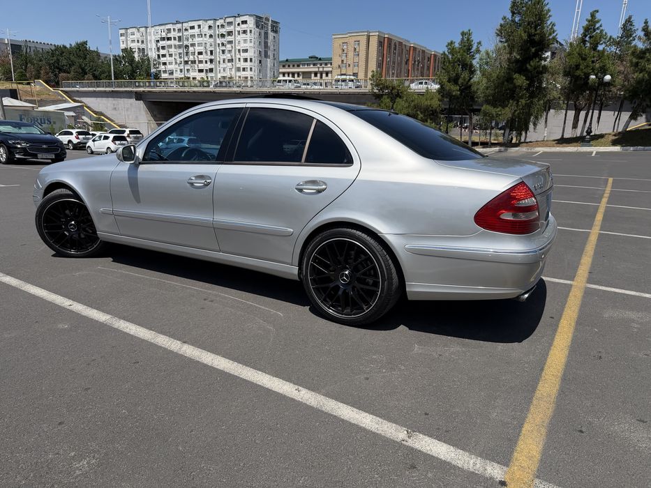 Mercedes-Benz E320 W211