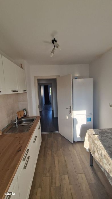 Ap cu 3 camere decomandat, et. 4/4, zona Girocului