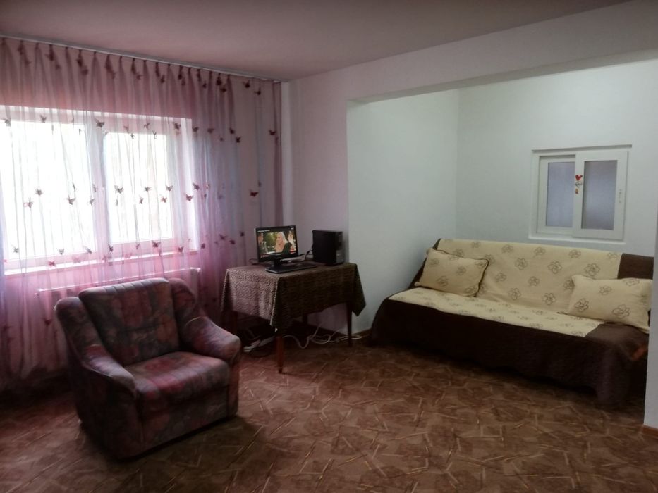 Închiriez apartament / loc parcare inclus