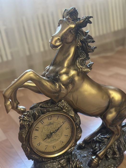 Часы статуэтка в виде лошади