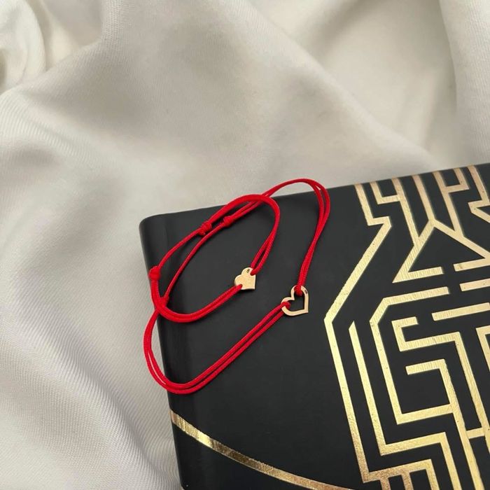 Brățară cu șnur reglabil și pandantiv din aur 14k!