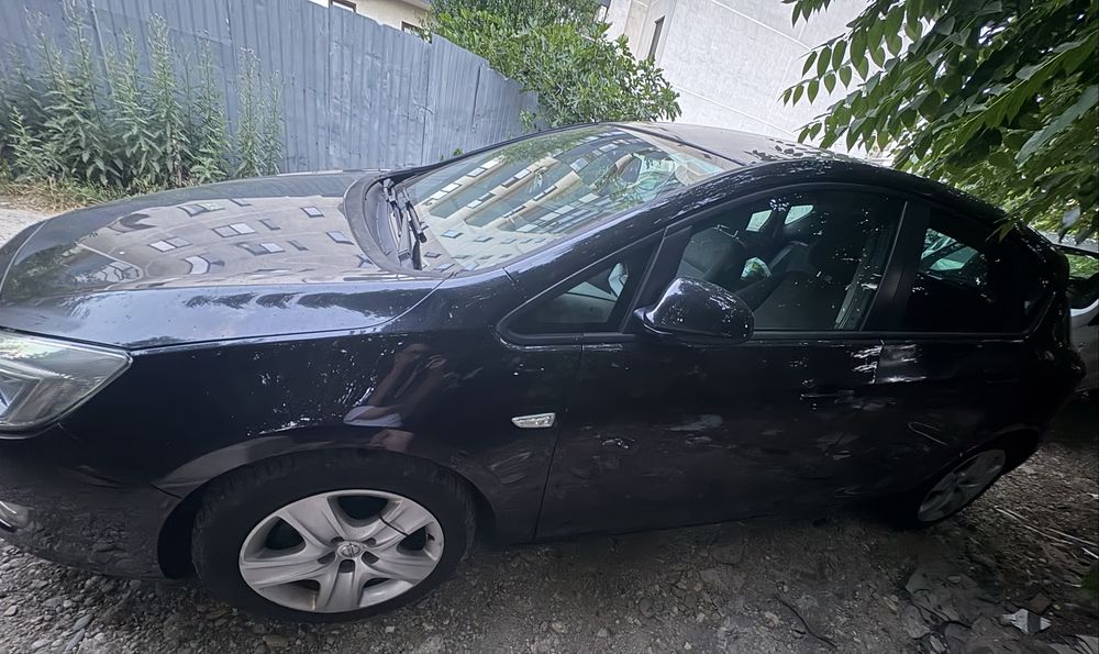 OPEL Astra 2011