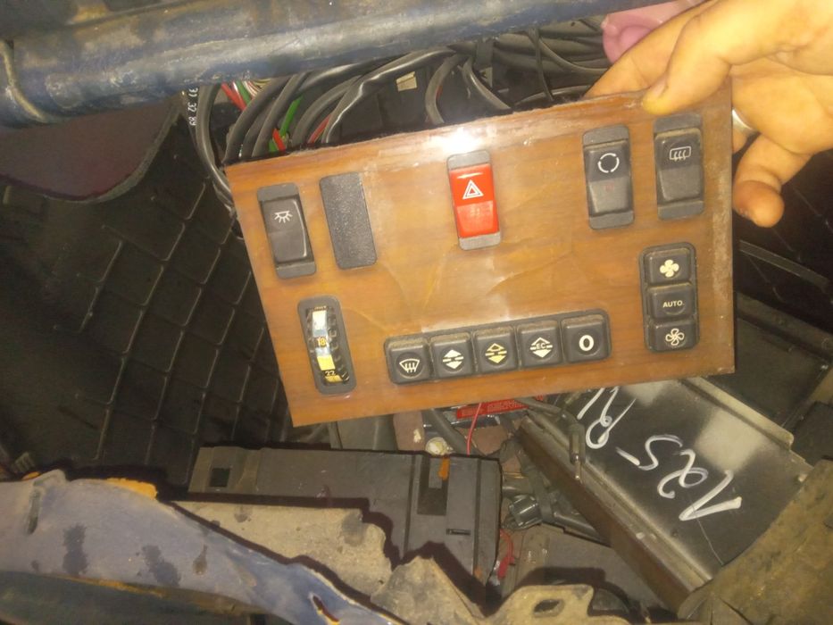 Продам фары,решетка 126 мерседес