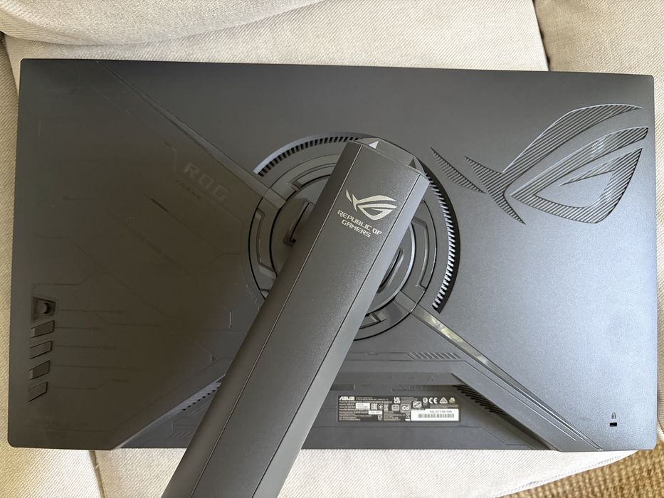 Monitor Gaming ASUS Rog Strix 27" XG27AQMR
