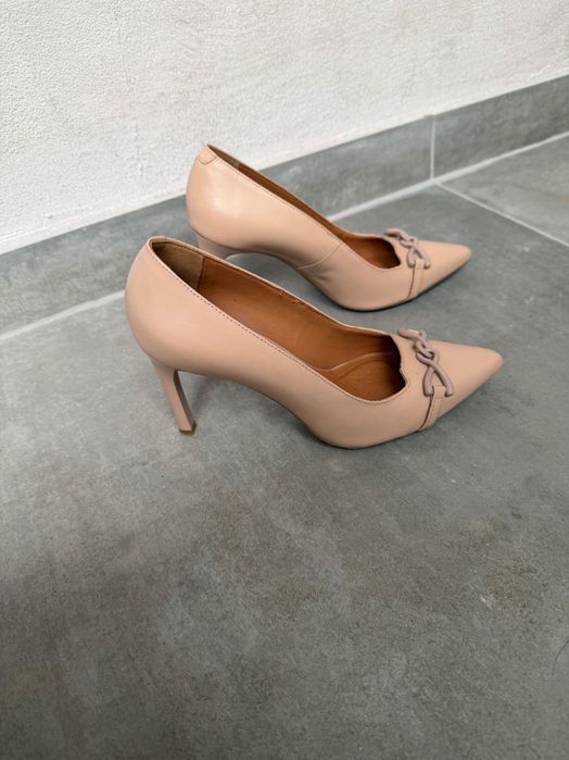 Елегантни обувки Geox 37